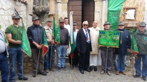 16 maggio 2015. Gli ALPINI  di Inverigo  A Collefracido 